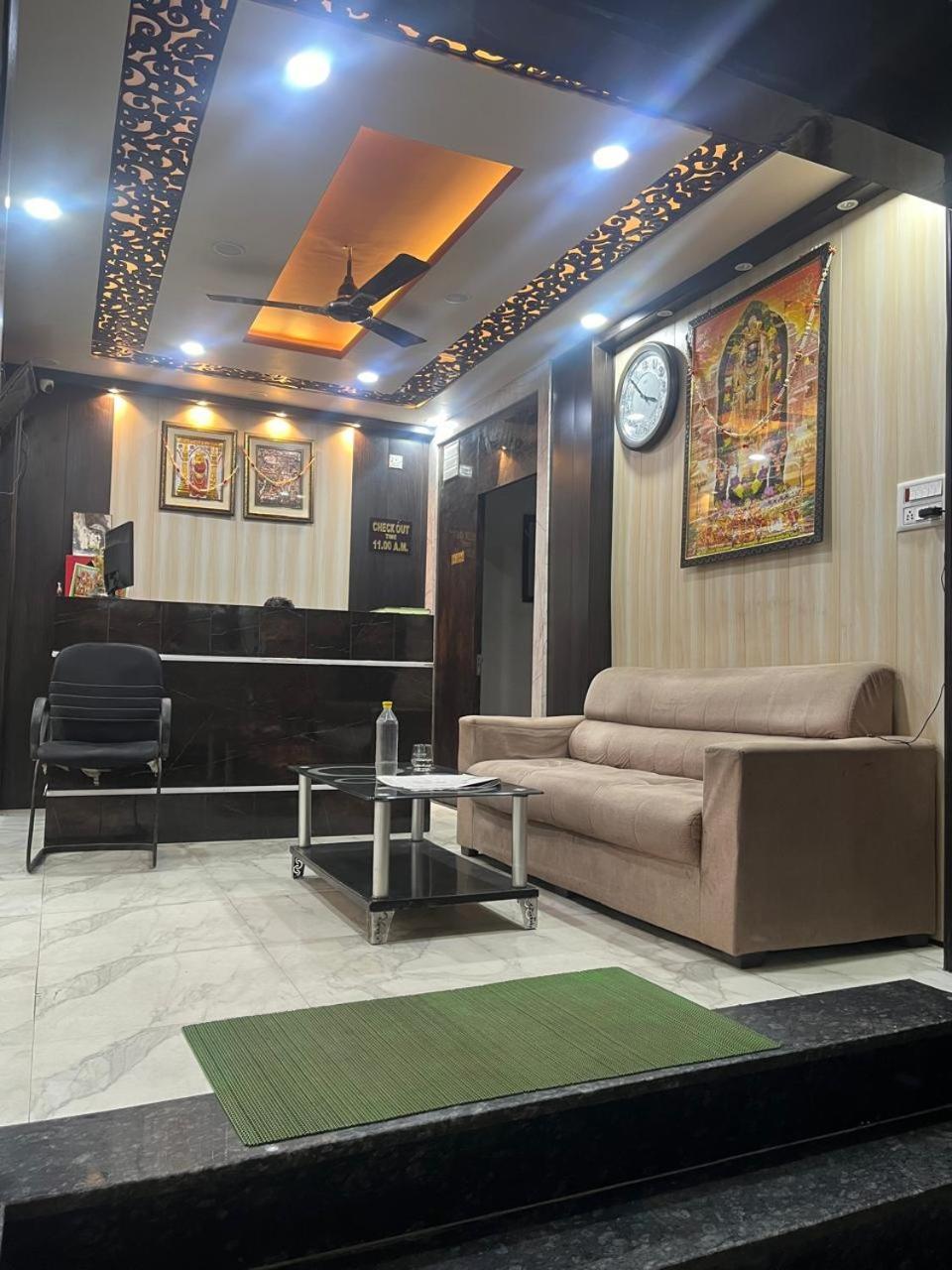 Hotel Shiv Mangalam Near Kashi Vishwanath Tample Benares Buitenkant foto